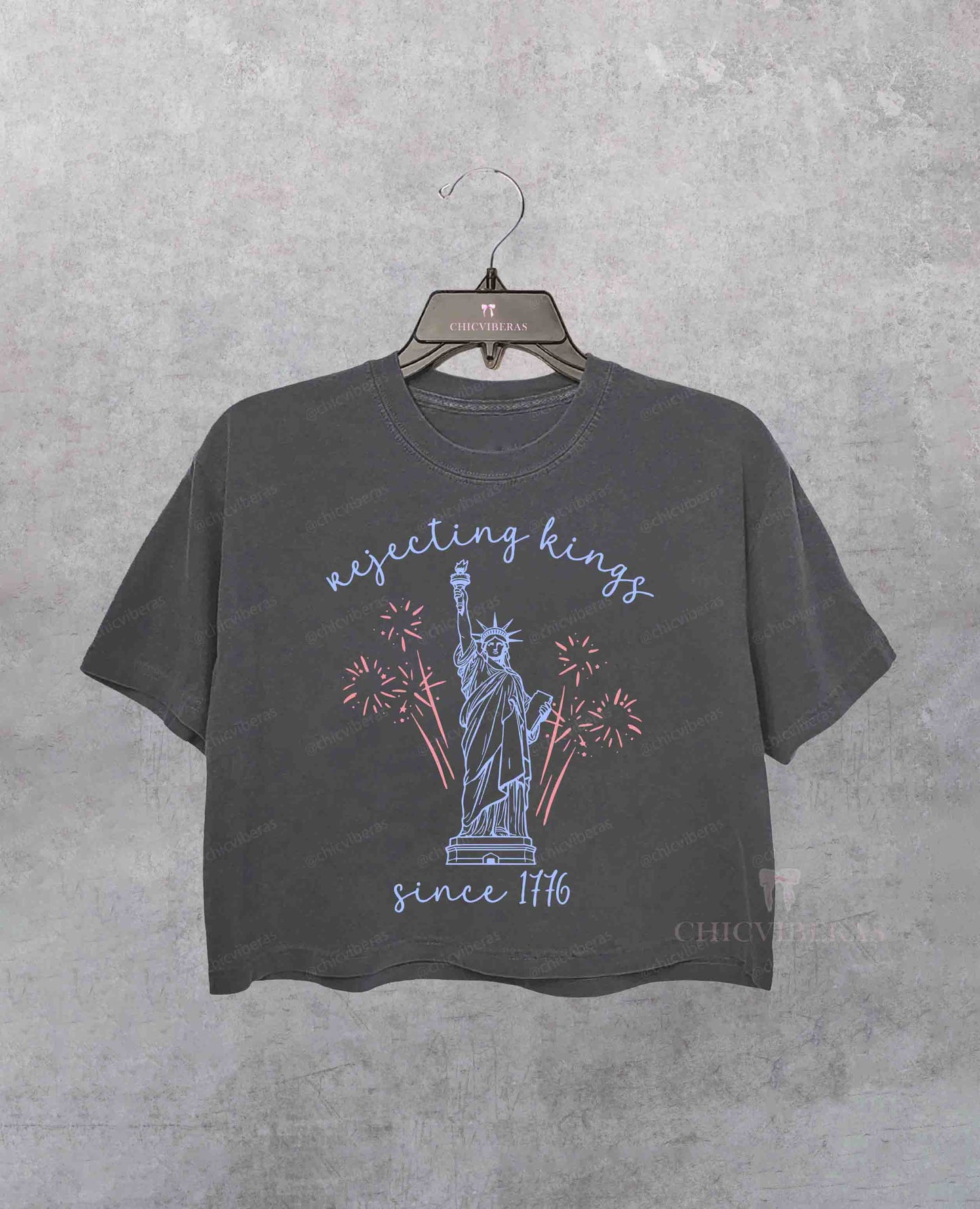 Liberal fourth of July rejecting kings since 1776 Crop Shirt