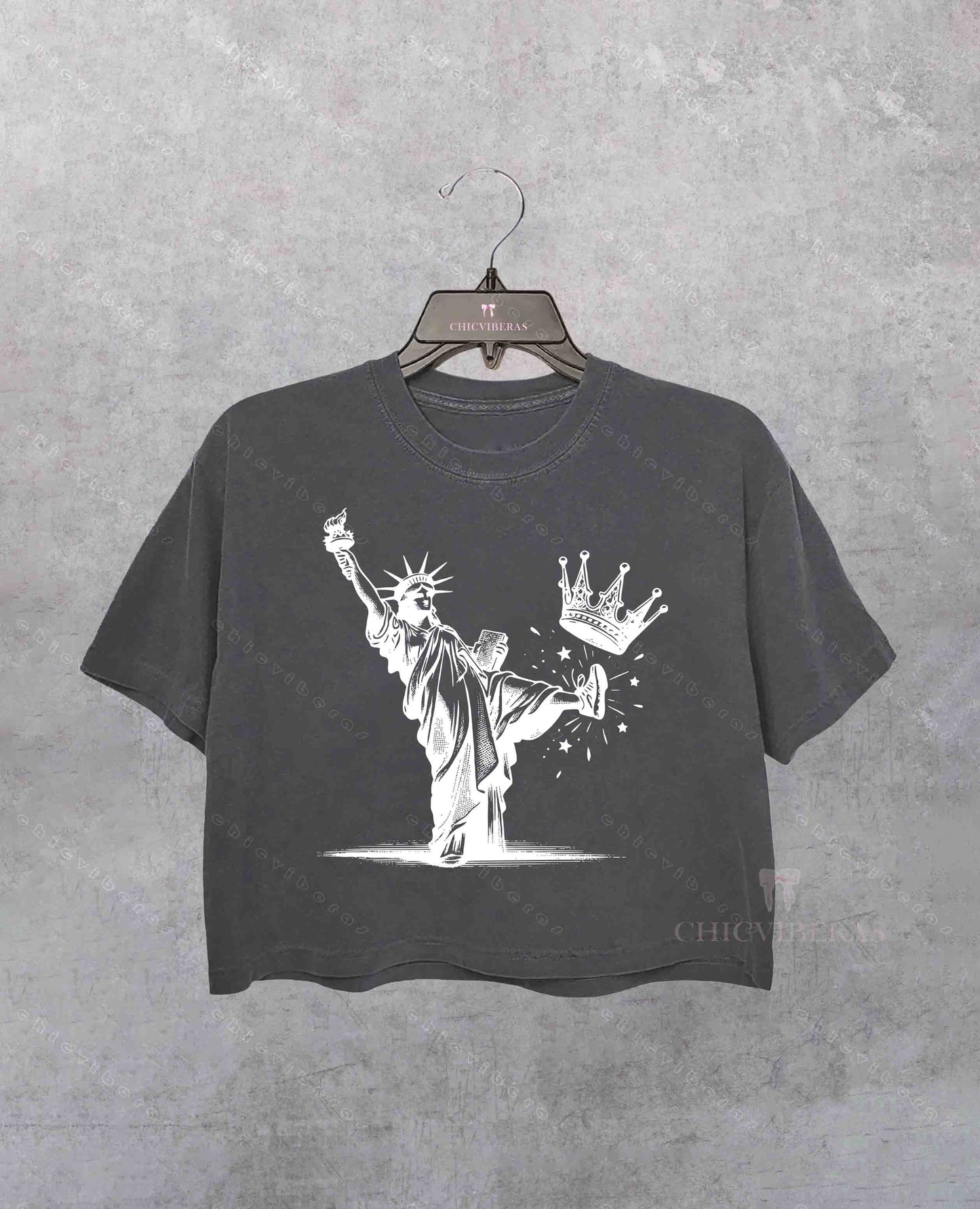 No Kings Statue Of Liberty Crop Shirt