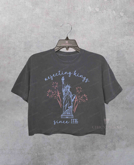 Liberal fourth of July rejecting kings since 1776 Crop Shirt