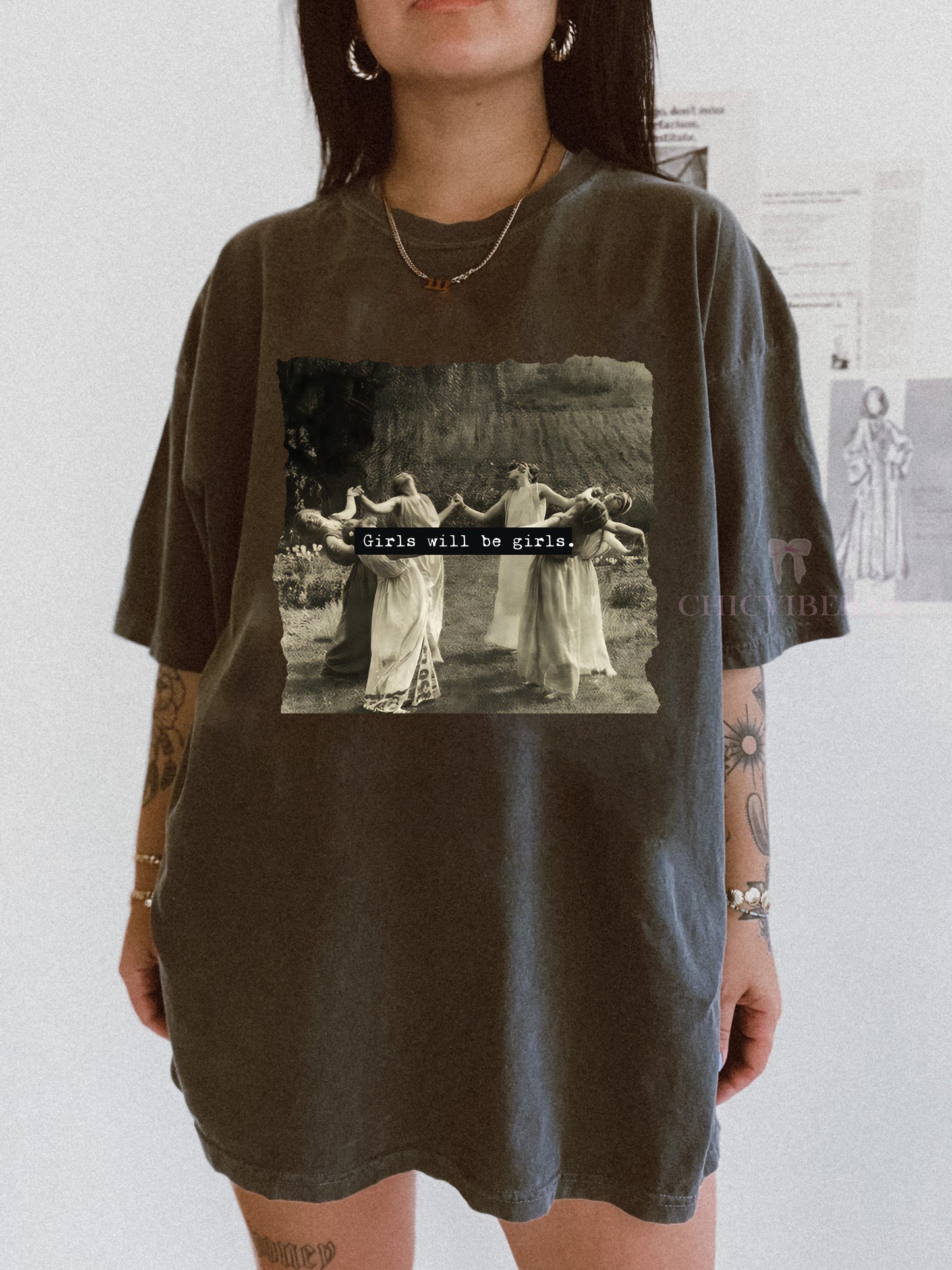 Circle Of Witches Vintage Women Dancing Crop Shirt / Tee